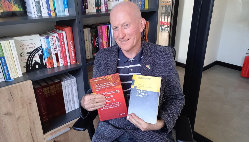 Dr. Jacek Leskow donates books on mathematical and business statistics